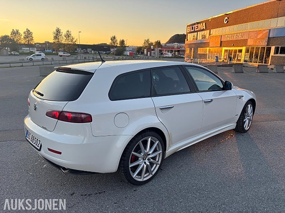 Alfa Romeo sportwagon 5 of 23