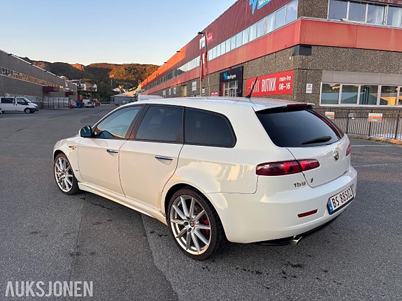 Alfa Romeo sportwagon 4 of 23
