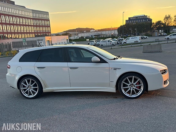Alfa Romeo sportwagon 6 of 23