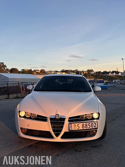 Alfa Romeo sportwagon 2 of 23