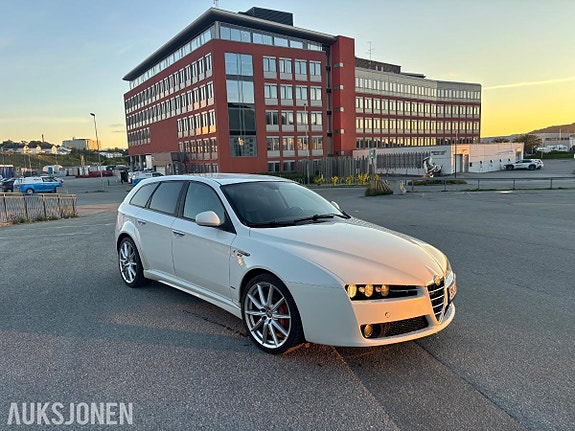 Alfa Romeo sportwagon 3 of 23