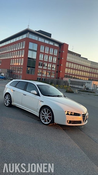 Alfa Romeo sportwagon 7 of 23