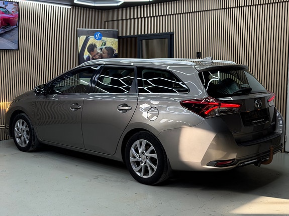 Toyota Auris 13 of 30