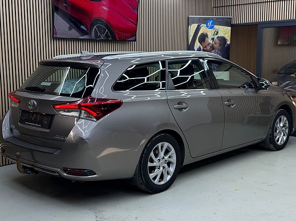 Toyota Auris 19 of 30