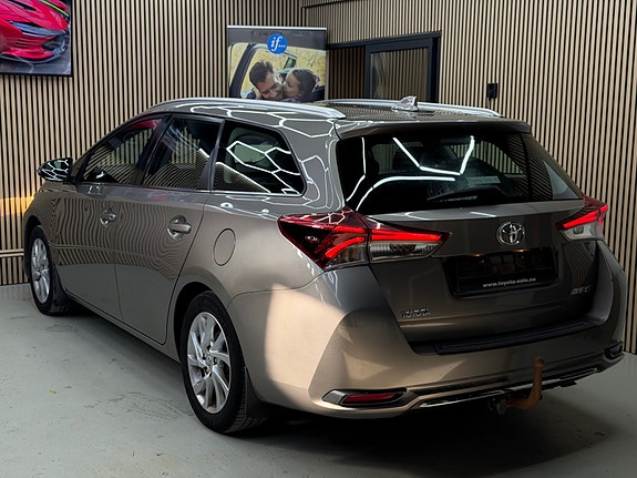 Toyota Auris 12 of 30