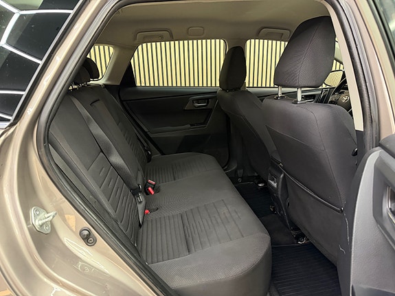 Toyota Auris 29 of 30