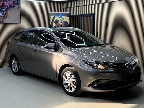 Toyota Auris 9 of 30