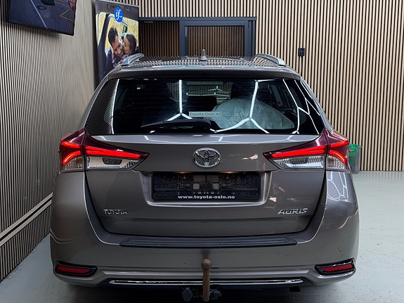 Toyota Auris 15 of 30