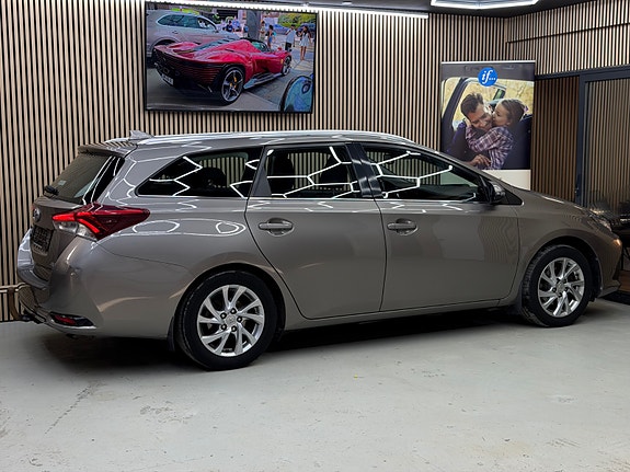 Toyota Auris 20 of 30