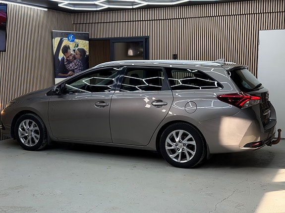 Toyota Auris 14 of 30