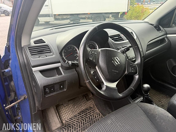 Suzuki Swift 15 of 30