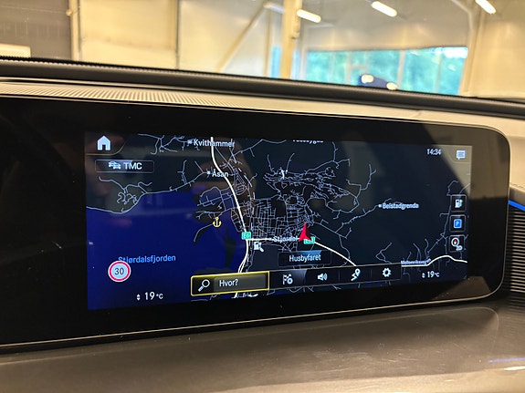 Mercedes-Benz EQC400 28 of 30