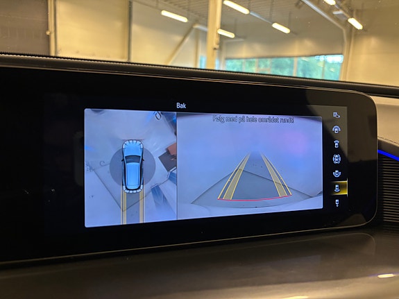 Mercedes-Benz EQC400 26 of 30