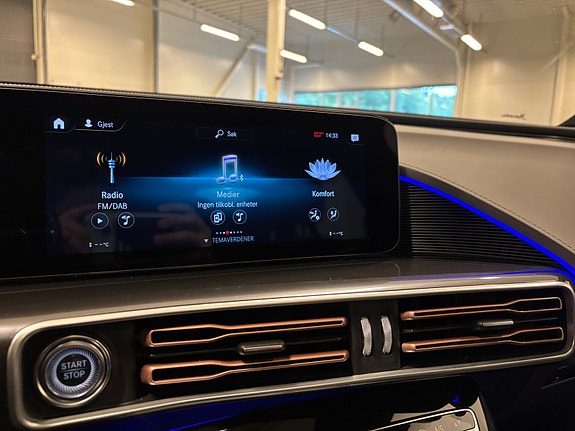 Mercedes-Benz EQC400 24 of 30