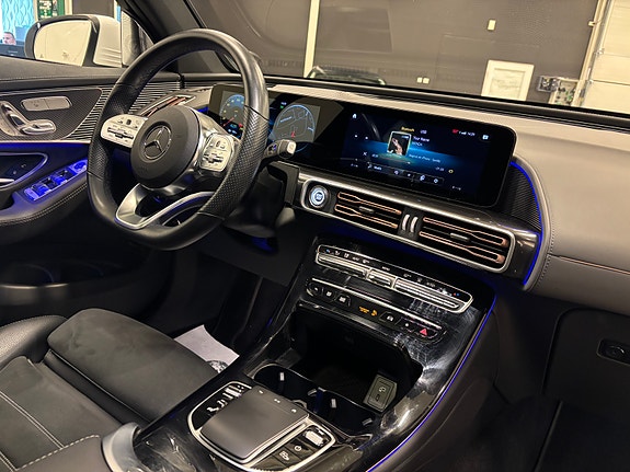 Mercedes-Benz EQC400 14 of 30
