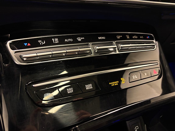 Mercedes-Benz EQC400 23 of 30
