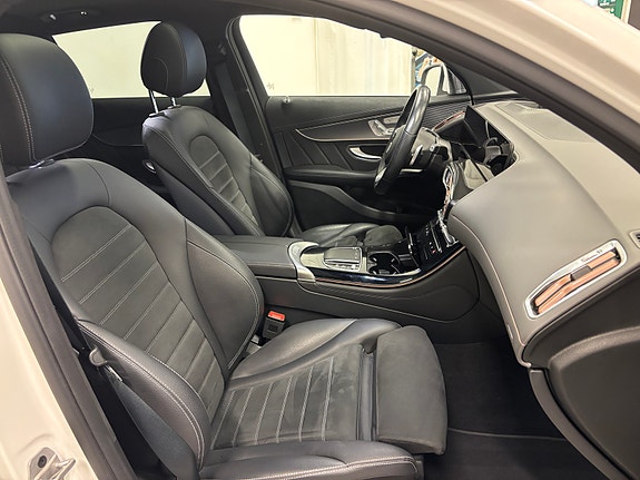 Mercedes-Benz EQC400 12 of 30