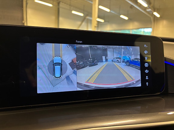 Mercedes-Benz EQC400 27 of 30
