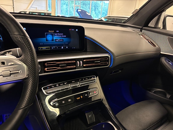Mercedes-Benz EQC400 22 of 30