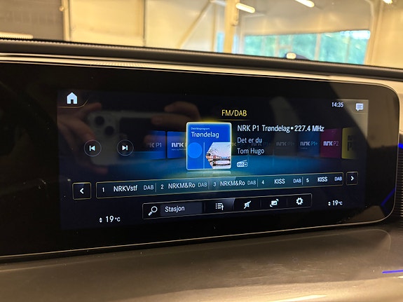 Mercedes-Benz EQC400 29 of 30
