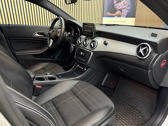 Mercedes-Benz CLA200 27 of 30