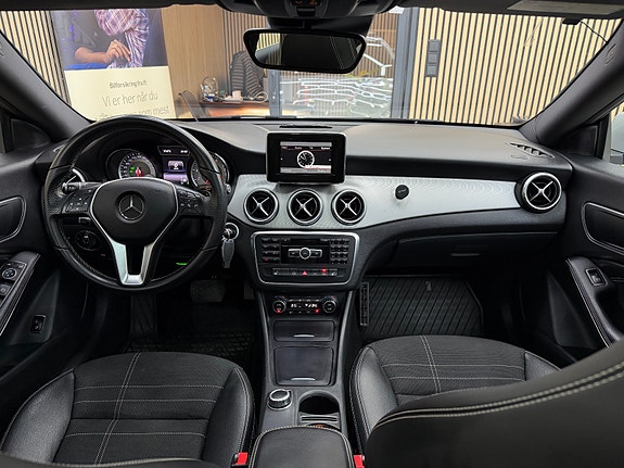 Mercedes-Benz CLA200 26 of 30