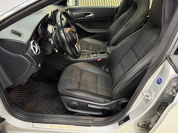 Mercedes-Benz CLA200 25 of 30