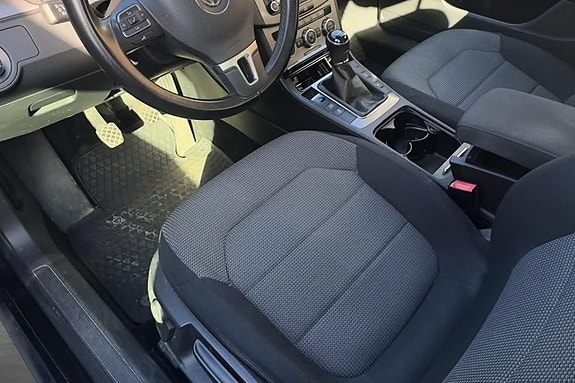 Volkswagen Passat 11 of 18