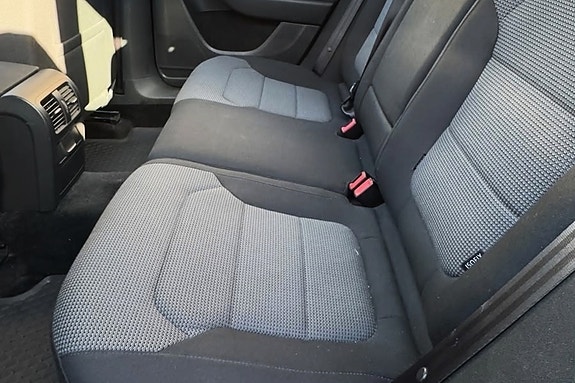Volkswagen Passat 13 of 18
