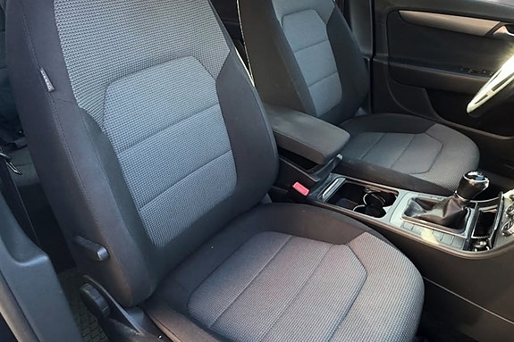 Volkswagen Passat 16 of 18