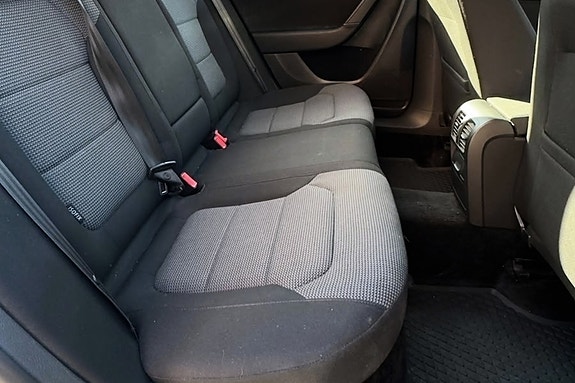 Volkswagen Passat 15 of 18
