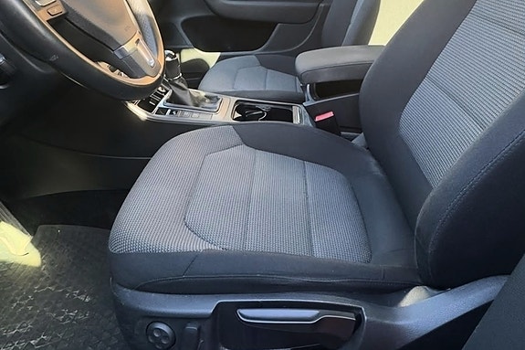 Volkswagen Passat 12 of 18