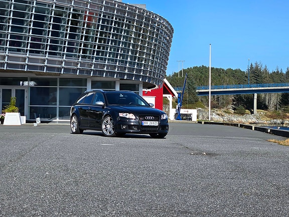 Audi RS4 2 of 3