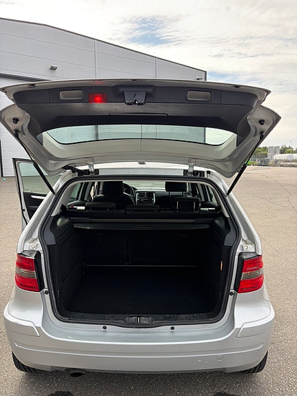 Mercedes-Benz B150 9 of 21