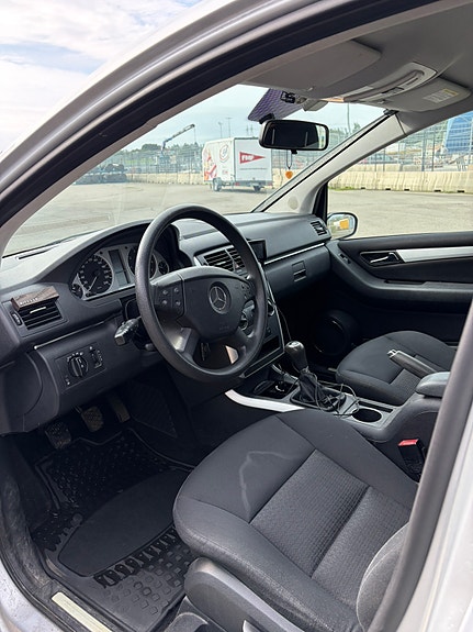 Mercedes-Benz B150 5 of 21