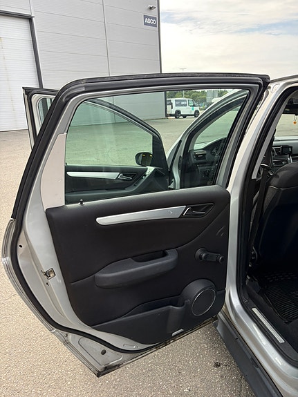 Mercedes-Benz B150 8 of 21
