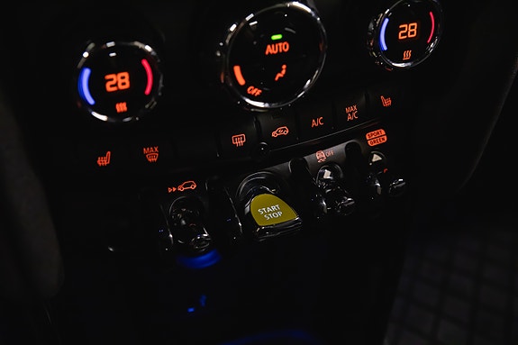 MINI Cooper SE 25 of 30