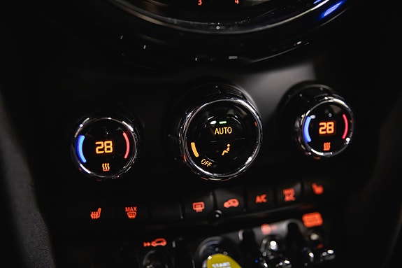 MINI Cooper SE 26 of 30