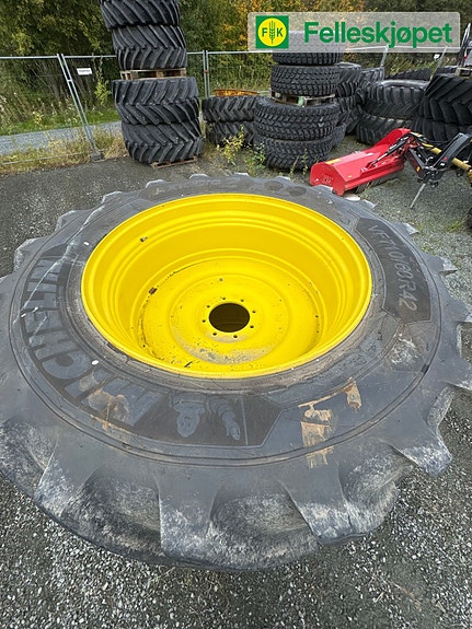 John Deere Hjul par: Michelin AxioBib 2 710/60R42 GKN Gul TW25 3 of 3