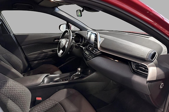 Toyota C-HR 15 of 19