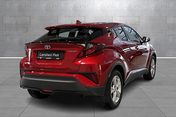 Toyota C-HR 5 of 19
