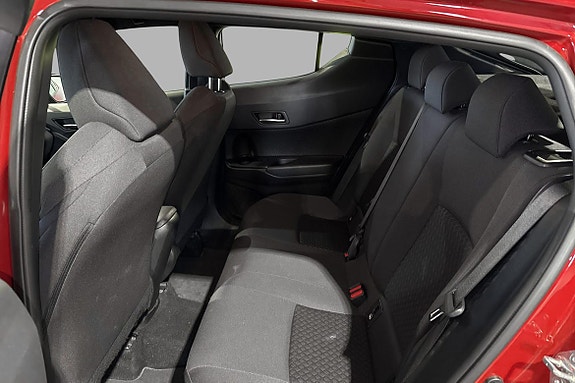 Toyota C-HR 16 of 19