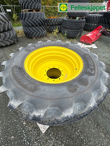 John Deere Hjul par: Michelin AxioBib 2 600/60R30 GKN Gul DW20B 3 of 3
