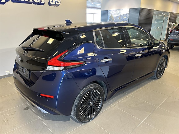 Nissan Leaf 3 of 11