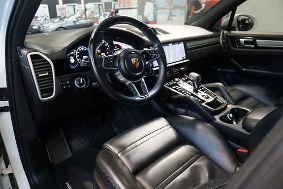 Porsche Cayenne 26 of 30