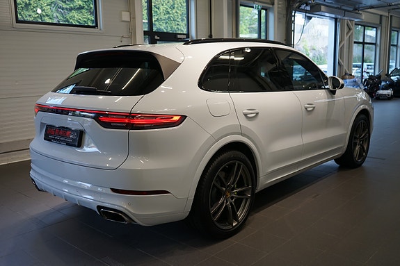 Porsche Cayenne 8 of 30