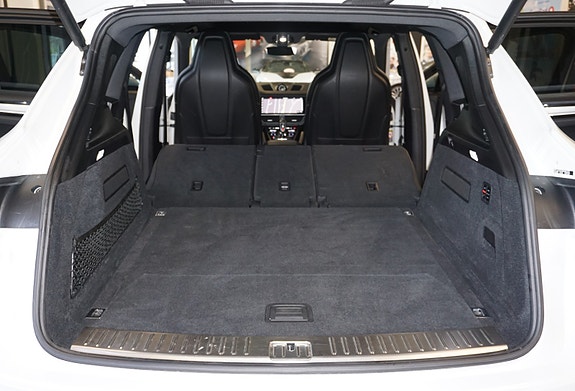 Porsche Cayenne 17 of 30