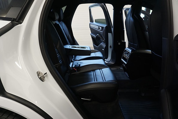 Porsche Cayenne 22 of 30