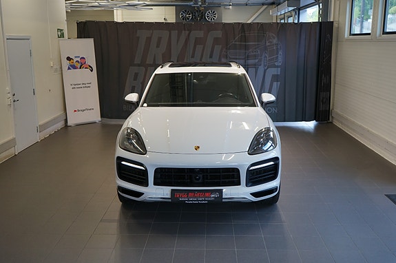 Porsche Cayenne 13 of 30