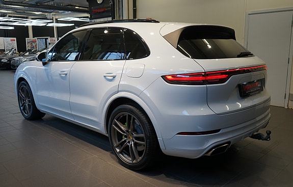 Porsche Cayenne 4 of 30